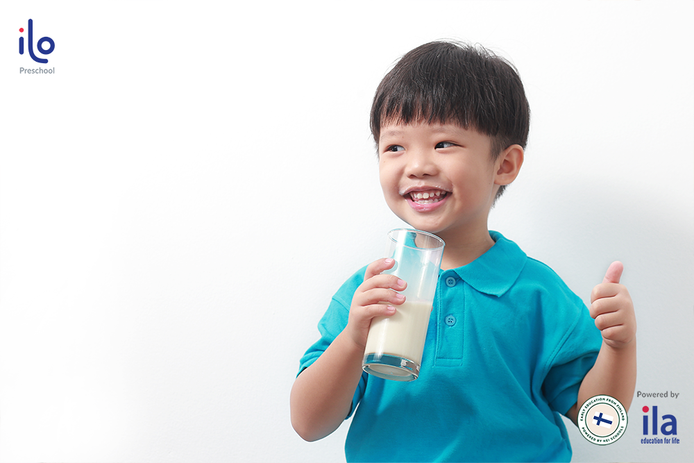 Cách lựa chọn sữa mang lại trẻ con 2 tuổi