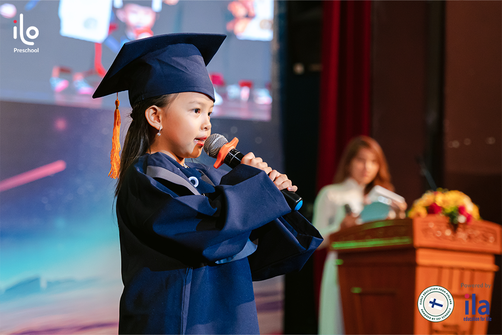 Em Nguyễn Ngọc Linh phát biểu cảm nghĩ trong lễ tốt nghiệp