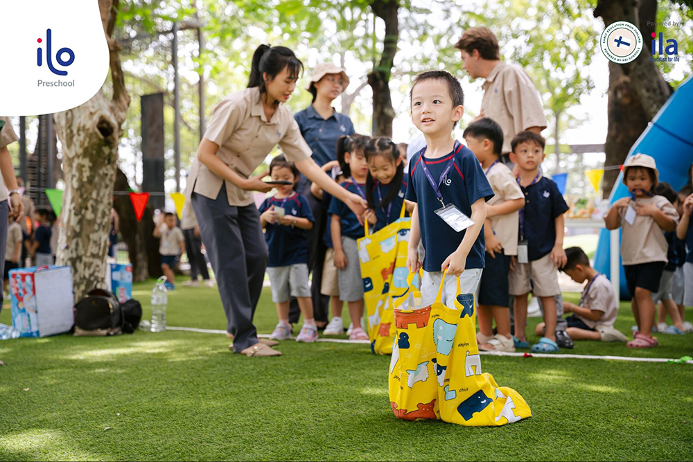 Gợi ý các trò chơi gây hứng thú cho trẻ mầm non: nhảy bao bố