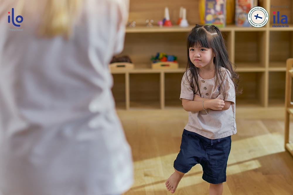 Cách dạy con của người Nhật: Không la mắng con nơi công cộng