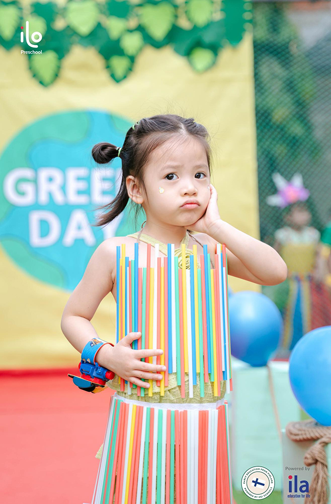 Làm trang phục tái chế cho trẻ mầm non từ ống hút