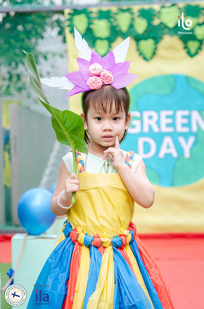 Cách làm quần áo tái chế từ túi ni lông nhiều sắc màu