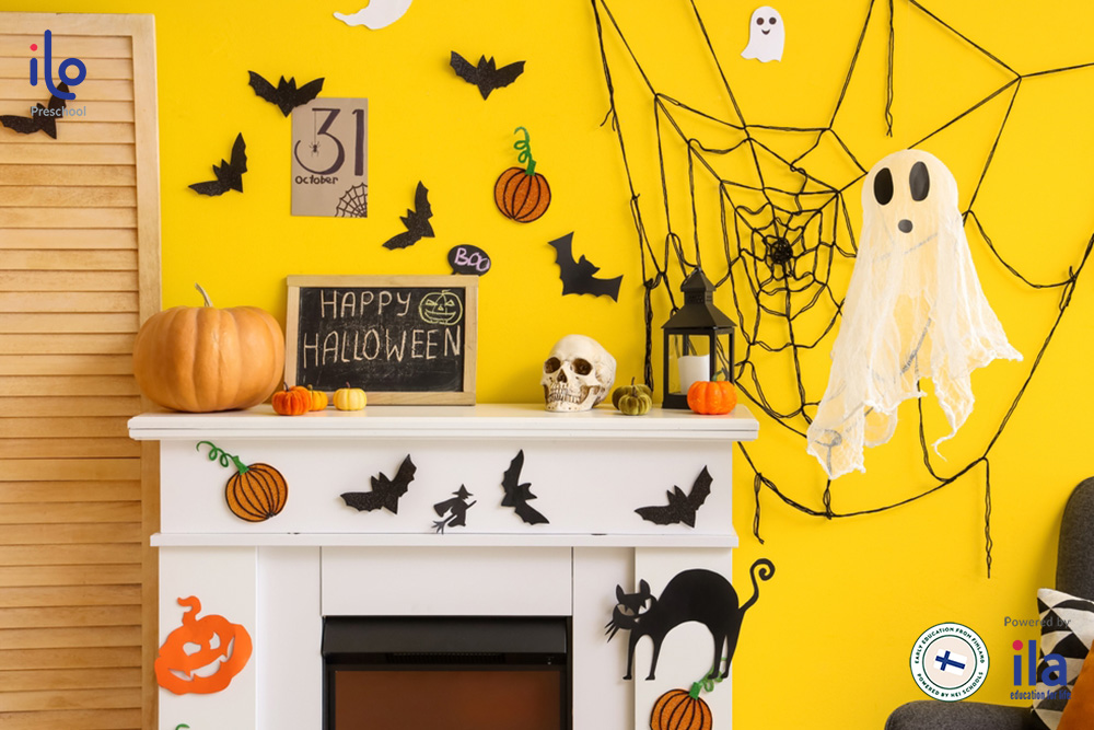 Trang trí Halloween trường mầm non với background ma mị