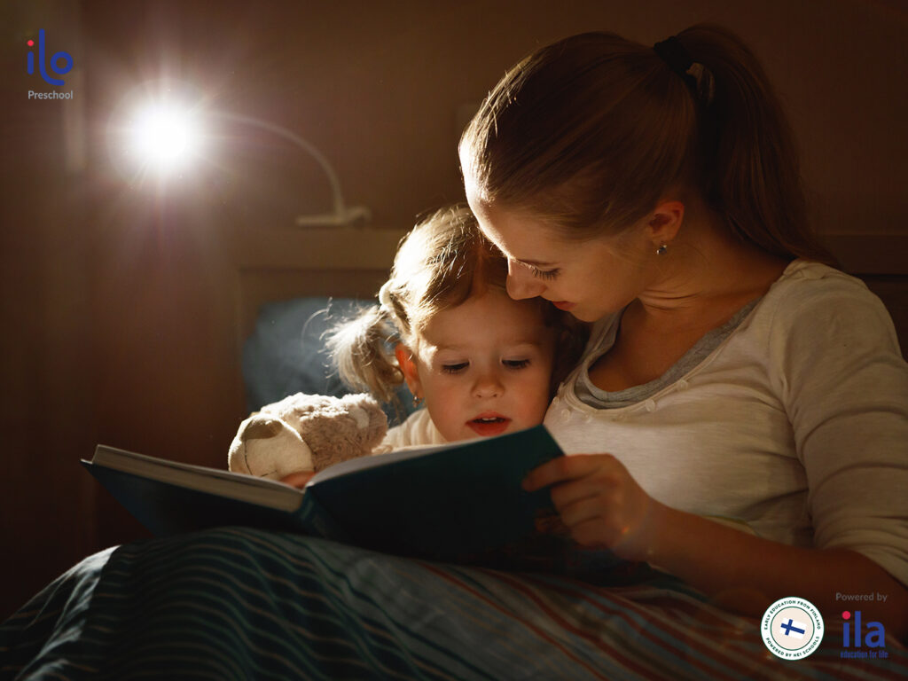 Truyện cho bé 4 tuổi dễ ngủ: 3 chủ đề hay giúp phát triển trí tuệ, cảm xúc