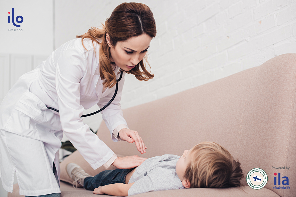 Trẻ cần đến gặp bác sĩ khi có biến chứng nặng.